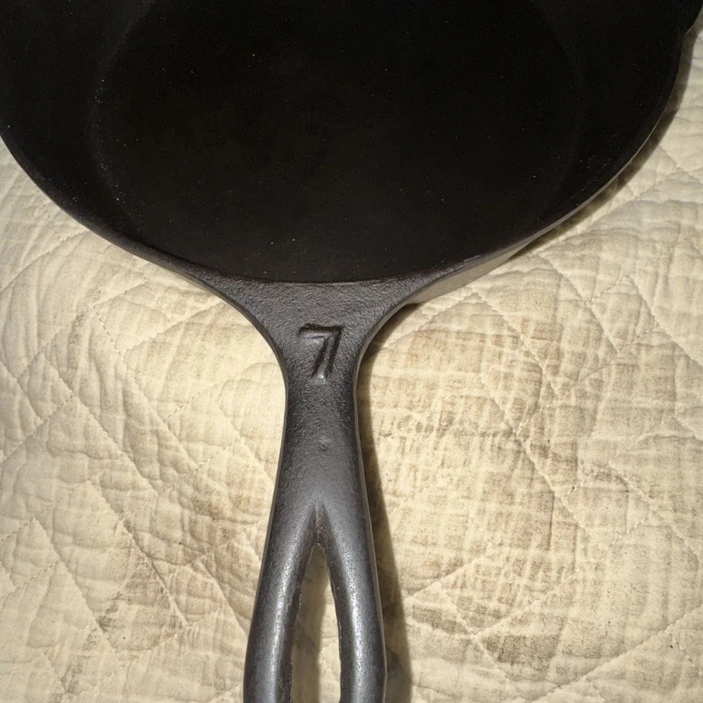 Cast Iron 7-Gate Mark Skillet